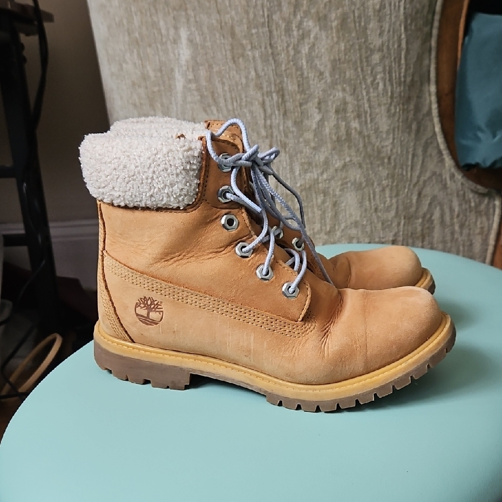 Timberland Light Brown Boots with White Fleece